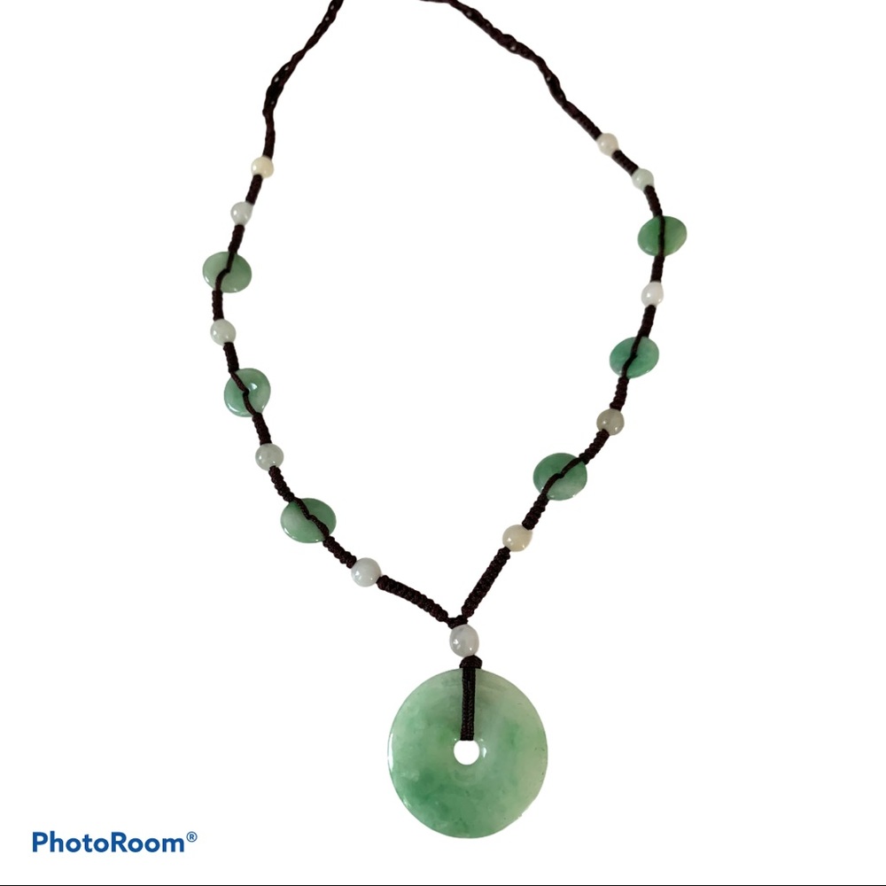 Green jade pendant necklace